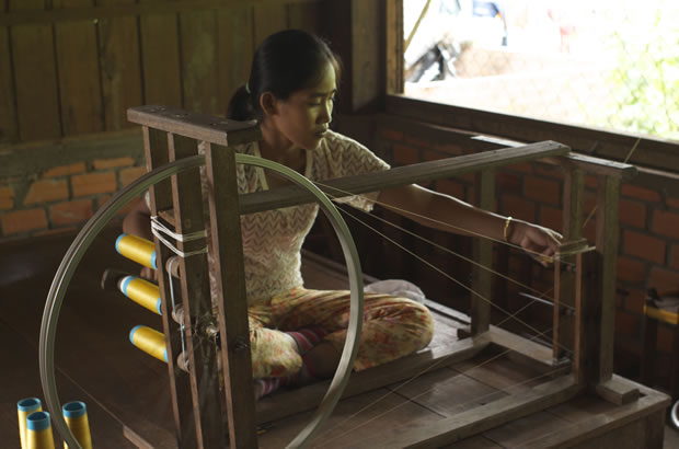 絹織物に明日を託すカンボジアの女性たちへ、
機織りのサマースクールを開きたい